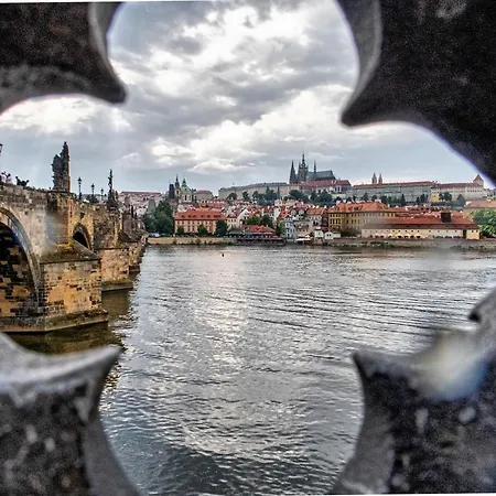 Vltava Apartment *